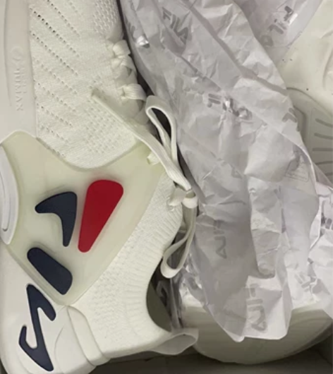 斐乐运动鞋、跑鞋，男款41码。朋友送的，过...