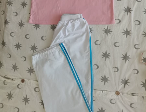 售闲置铁岭市第一中学校服两套当时换着穿的，...