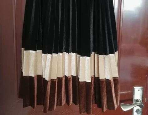 丝绒高腰百褶裙， 全新，穿上显瘦腰围68厘...