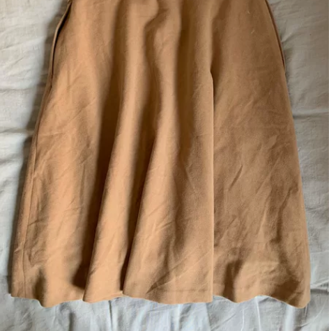 卡其色秋冬半裙A字裙花苞裙，有裙摆，转圈可...