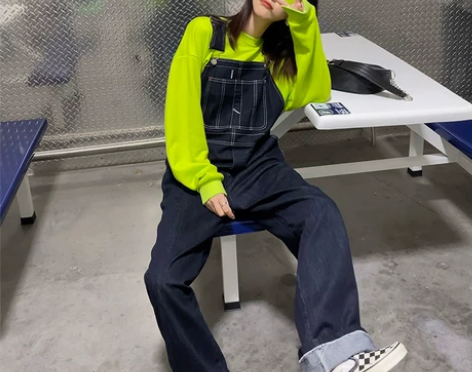 黑色背带裤减龄春秋Lisa同款宽松阔腿直筒...