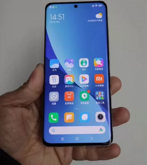 小米12,8+128内存,手机很新边框轻微...