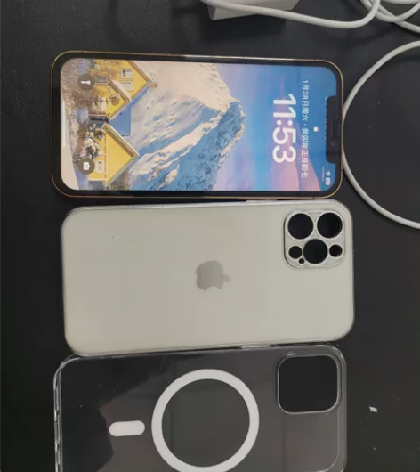 苹果12pro，美版有锁，可赠送卡贴，外观...