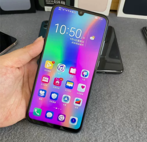 荣耀10青春 6+64G几百块钱的便宜机器...