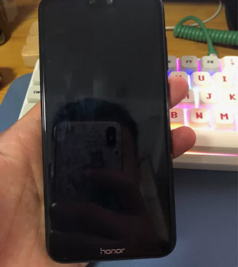 华为荣耀9i，自用手机，买回来用了很少的时...