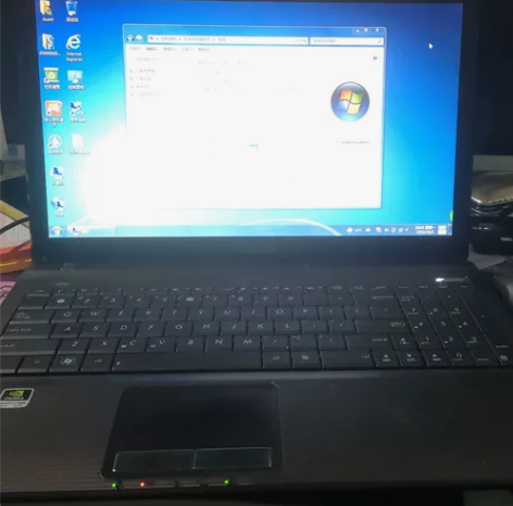 华硕笔记本，x53s  带无线网卡，画质清...
