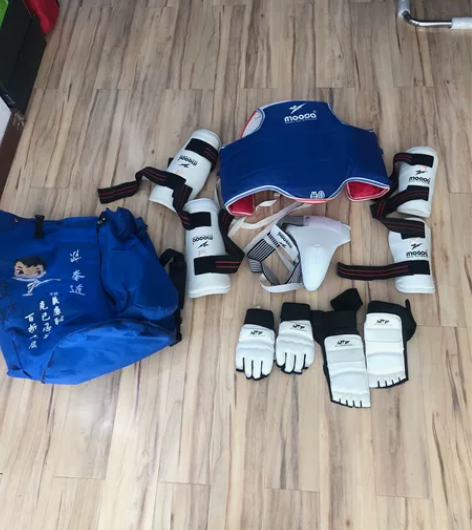 幼儿跆拳道护具，0号，另外还有一双道鞋33...