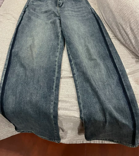 直筒牛仔裤 感兴趣的话点“我想要”和我私聊...