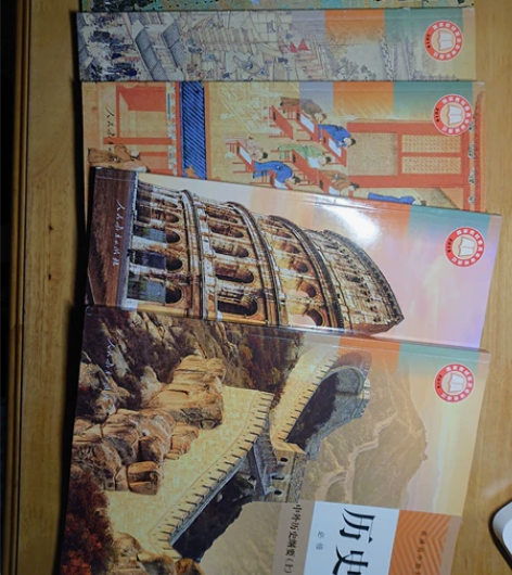 正版！！正版！！新华书店购入。高中历史全套...