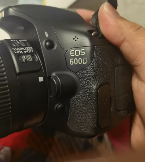 佳能单反相机600D，18-55镜头，屏幕...