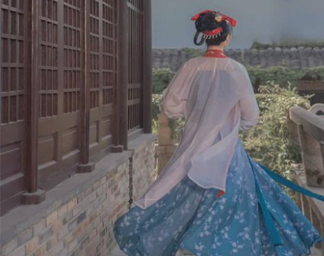 五五年原创宋制汉服女{梨花}长褙子吊带一片...
