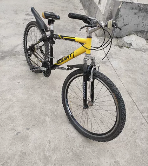 闲置一辆原装正品捷安特山地自行车,7成新2...