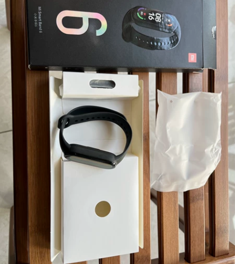 单位年底活动发的奖品小米手环6，全新未使用...