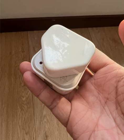 苹果港版充电头+公牛转换器,一共两个一组3...