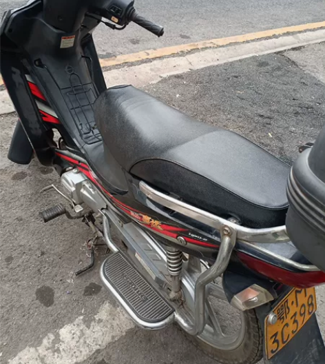 豪爵摩托车，带牌照！ 感兴趣的话点“我想要...
