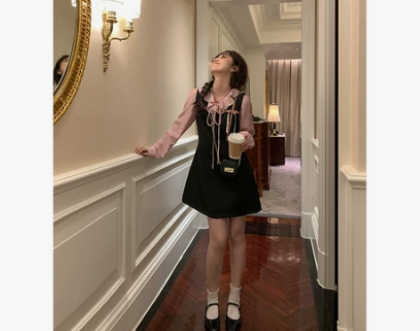 大sim小sim黑色丝绒连衣裙女2023春...