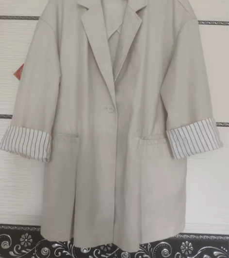 美特斯邦威薄款西服外套米色M码，商场专柜2...