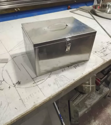 承接不锈钢加工,工具箱,水箱,桌子等。价格...