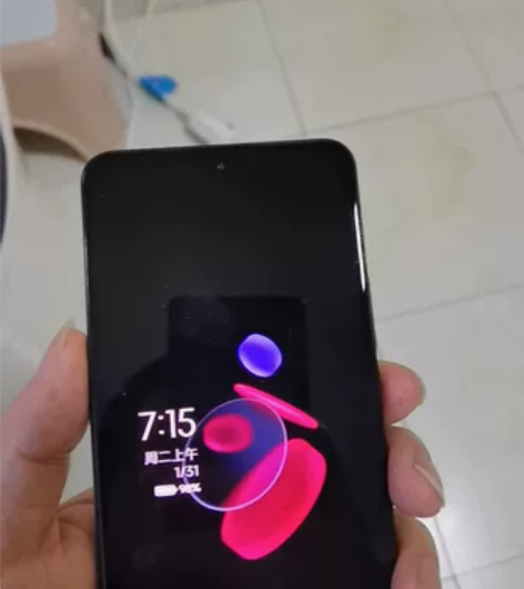 红米k50，去年五月份买的，大概九成新左右...