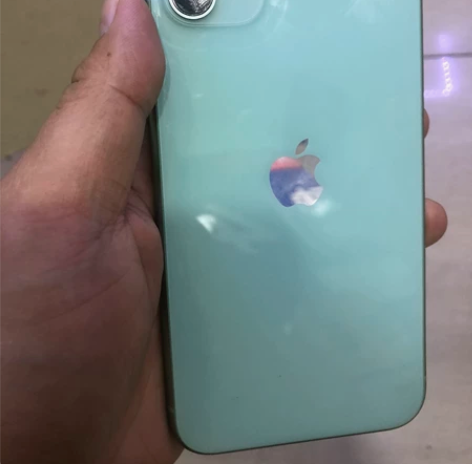 苹果11 绿色 128 国行 屏幕细小划痕...