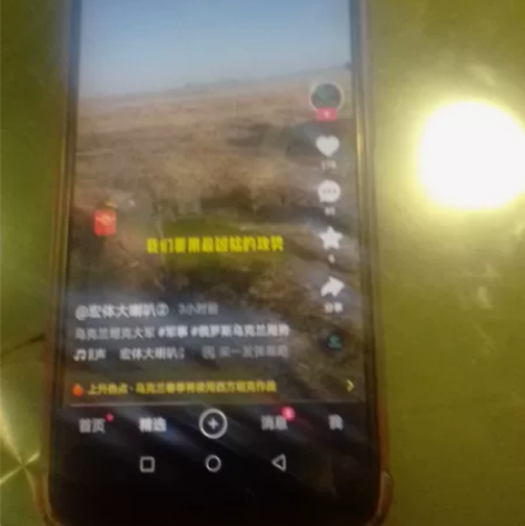 荣耀10,8G内存128的。九成新,后盖碎...