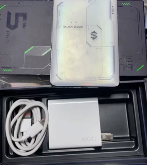 黒鲨5pro全套没使用8+256g 感兴趣...