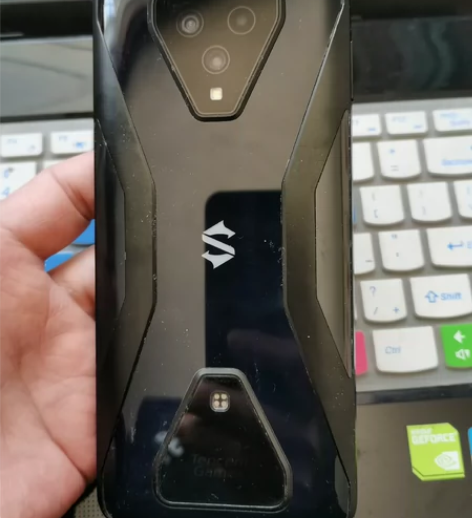 黑鲨3，不开机，整体成色一般，之前修过，打...