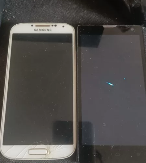 三星和荣耀。 三星不开机，当垃圾出。两个6块