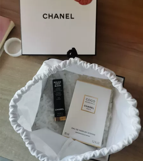 CHANEL香水礼盒 色号134 出其中的...