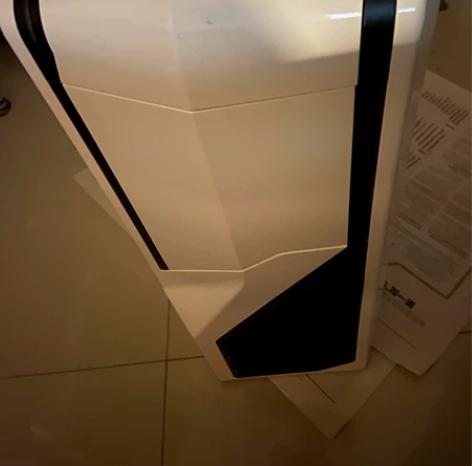 恩杰的机箱,空机箱,有轻微划痕,侧挡板一角...