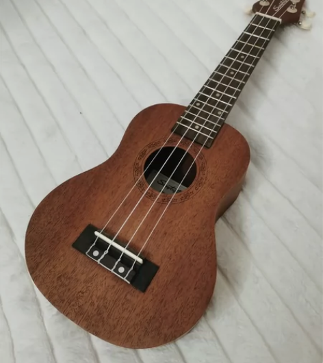 尤克里里，21寸，几乎全新，买来基本还没使...