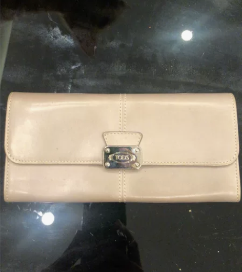 TODS 女士钱包 灰色 经典款 感兴趣的...