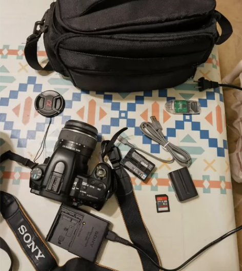 索尼a560单反相机一套，功能正常，无磕碰...