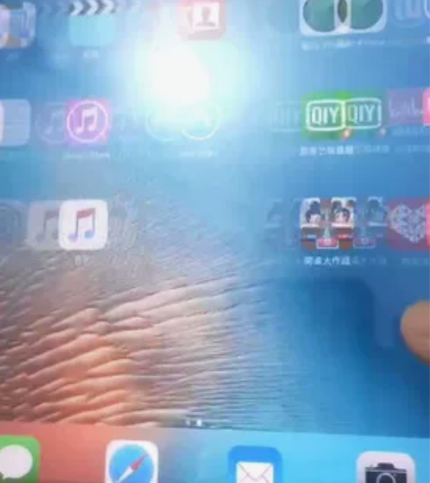 iPad mini1,有时会闪屏。适合上网...