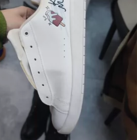 帮我姐清衣柜，安踏的板鞋二代多买的，几乎没...