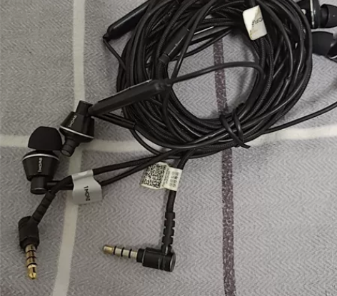 万魔e1017耳机,正常使用,成色一般,圈...