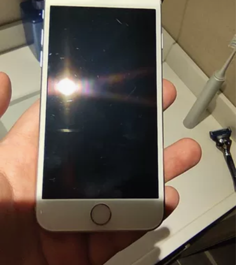 自用备用机的苹果8，64g日版，屏幕没贴膜...