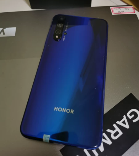 荣耀20 小黑紫 8+128 感兴趣的话点...