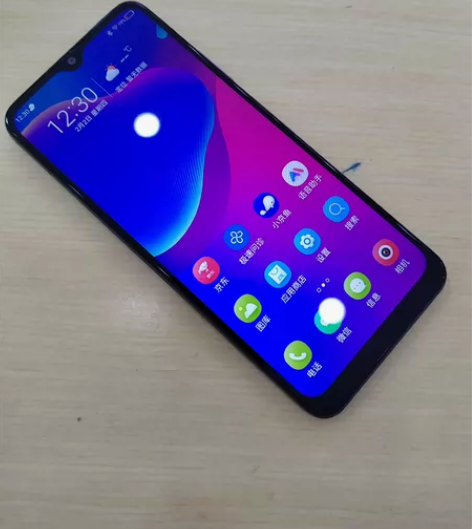 中兴Blade V2020smart手机，...