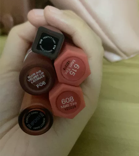 intoyou 完美日记，稚优泉口红闲置，...