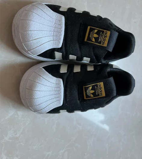 阿迪贝壳鞋 7K 感兴趣的话点“我想要”和...