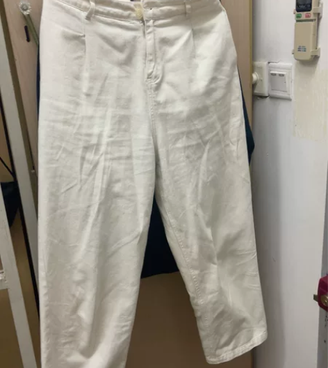 白色牛仔裤 微瑕疵看图5 宽松 感兴趣的话...