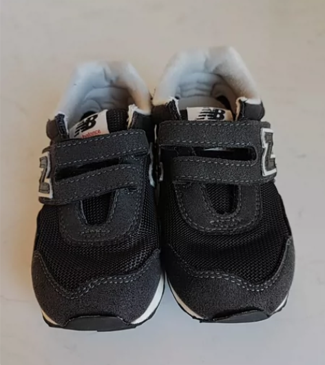 新百伦童鞋正品,前面略开胶,需要拿去自己修...