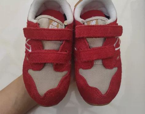 新百伦520系列，内长13.5，鞋子上标的...