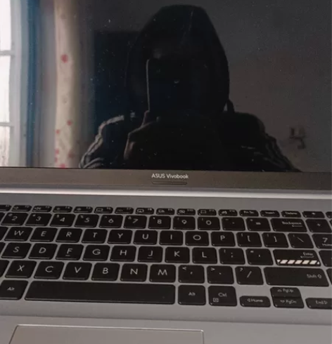 华硕无畏15锐龙版刚买一年在保，有意者联系...