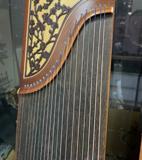 二手闲置古筝特价800元! 感兴趣的话点“...