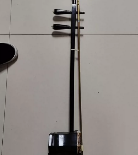 出售闲置二胡,功能完好。 感兴趣的话点“我...