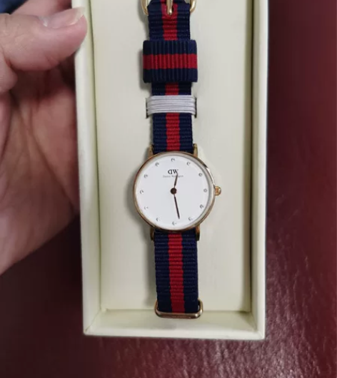 DW丹尼尔惠灵顿手表,98新,虽然买了很久...
