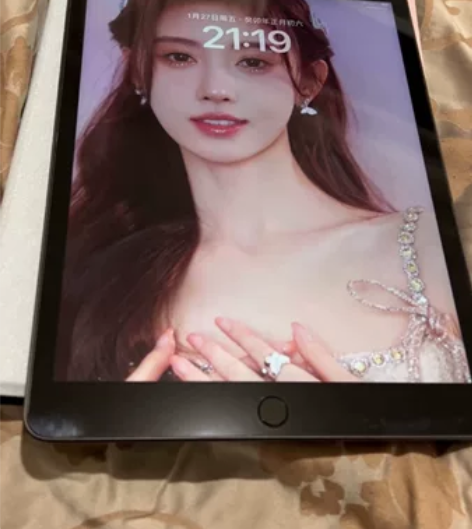 帮画画的同事出个iPad 8代 屏幕10....