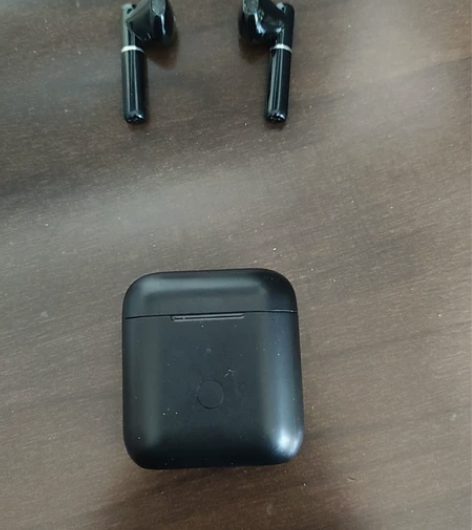 qcy T8，一切功能正常，充电仓有点脏了...